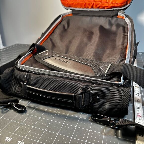 E V E R K I ® | URBANITE™ | Vertical Travel Bag | #EKS620 | BLK | XLNT - Picture 12 of 15